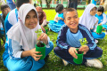 Ewindo Latih Siswa SLB D YPAC Bandung Menanam Sayuran
