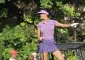 Farah Quinn Bermain Golf
