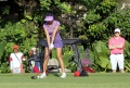 Farah Quinn Bermain Golf