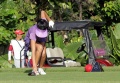 Farah Quinn Bermain Golf