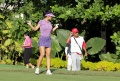 Farah Quinn Bermain Golf