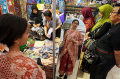 festival-batik-bordir-dan-tenun-nusantara-di-bandung_20240801_220026.jpg