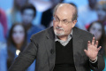File Foto Salman Rushdie Penulis Kontroversial Ditikam