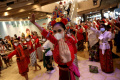 Flash Mob Tarian Daerah Peringati HUT RI