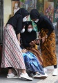 Gadis Cantik Berhijab Aksi Batik Challenge di Jalan Braga