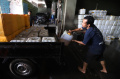 geliat-agen-minyak-goreng-curah-di-tengah-kelangkaan_20220224_175157.jpg