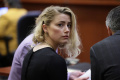 Gemuruh Pendukung Johnny Depp dan Kekecewaan Amber Heard