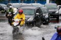 Genangan Air Mengakibatkan Macet