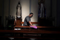 gereja-katedral-jakarta-persiapan-jelang-natal-2023_20231221_185403.jpg
