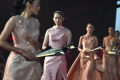 Glamour Gown Karya Megama Tampil di SFP 2021