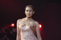 Glamour Gown Karya Megama Tampil di SFP 2021