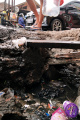 Gorong-Gorong Terbuka Menganga Bahayakan Pengguna Jalan