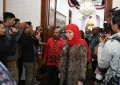 Gubernur Papua Lukas Enembe Temui Gubernur Khofifah Di Grahadi