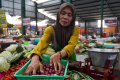 harga-bawang-merah-naik-di-pasar-klojen-kota-malang_20240430_161151.jpg
