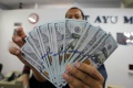 Harga Dolar Semakin Tinggi, Nilai Tukar Rupiah Terus Tertekan