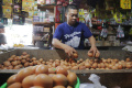 Harga Telur Ayam Naik Jelang Natal