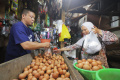 Harga Telur Ayam Naik Jelang Natal