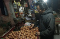 harga-telur-pecah-rekor-tembus-rp-33000-per-kg_20240312_232641.jpg