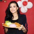 Hesty Klepek Buka Restoran Ayam Geprek Klepek-Klepek