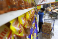 het-dihapus-minyak-goreng-kemasan-melimpah-di-supermarket_20220318_181029.jpg