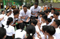 hornets-grant-williams-dan-marquez-bolden-latih-siswa-sd_20240531_170258.jpg