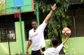 hornets-grant-williams-dan-marquez-bolden-latih-siswa-sd_20240531_170534.jpg
