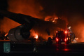 horor-pesawat-terbakar-di-bandara-haneda-tokyo_20240103_065829.jpg