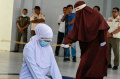 Hukuman Cambuk bagi Pelanggar Syariat Islam di Aceh