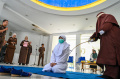 Hukuman Cambuk bagi Pelanggar Syariat Islam di Aceh