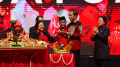 HUT PDIP Ke-50, Mega Berikan Potongan Tumpeng Ke Presiden Jokowi