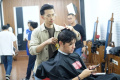iman-taufiq-pegawai-bank-banting-setir-menjadi-tukang-cukur_20221210_151524.jpg