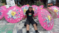 Indahnya Payung Tradisi Berhias Lukisan Karya Edi Bonetski