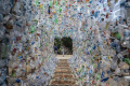 Instalasi Seni Dari Limbah Plastik