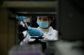 Intip Laboratorium China Penemu Obat Covid-19