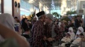 irfan-hakim-bersama-istri-menunaikan-ibadah-umrah_20190103_124206.jpg