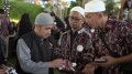 irfan-hakim-bersama-istri-menunaikan-ibadah-umrah_20190103_124335.jpg