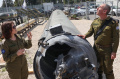 israel-pamer-rudal-balistik-iran-yang-jatuh-di-kota-kiryat_20240416_202450.jpg
