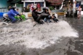 Jalan Dengdek Kopo Sayati Terendam Banjir Cileuncang