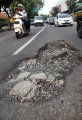 Jalan Inggit Garnasih Bandung Rusak