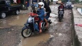 Jalan Inspeksi Kali Mookervart Rusak