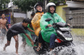jalan-kopo-citarip-kembali-terendam-banjir_20240217_211252.jpg