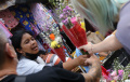 Jelang Perayaan Imlek Bunga Potong Laris Manis