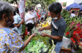 jelang-perayaan-imlek-bunga-potong-laris-manis_20220130_174425.jpg