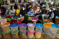 Jelang Ramadhan, Pasar Kosambi Bandung Ramai Pengunjung