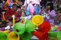 jelang-tahun-baru-2024-bagas-toys-siapkan-3000-terompet_20231221_134718.jpg