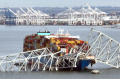 jembatan-baltimore-as-ambruk-ditabrak-kapal-kargo_20240326_223232.jpg