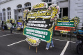 jenazah-solihin-gp-disemayamkan-di-kodam-iiisiliwangi_20240305_173835.jpg