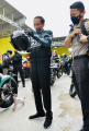 jokowi-naik-motor-dari-sibisa-ke-kawasan-pantai-bebas-parapat_20220202_234957.jpg