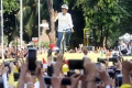 Jokowi Naik Sepeda Hadiri Deklarasi Alumni UI