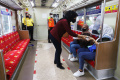KAI Commuter Berbagi Takjil di Hari Kartini